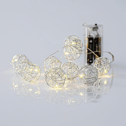 10 mini led με μεταλλικές μπάλες 3cm μπαταρίας σε θερμό λευκό φως & καλώδιο ασημί χαλκός IP20