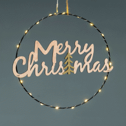 Κρεμαστό διακοσμητικό με επιγραφή MERRY CHRISTMAS από ξύλο φωτιζόμενο με 20 MINI LED σε θερμό φως και μπαταρίες 2xCR2032 Φ26cm IP20
