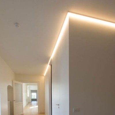 Προφίλ αλουμινίου εξωτερικό 2000x17x8mm με γωνία δέσμης 90° σε μαύρο χρώμα