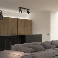 Κινούμενο φωτιστικό σποτ οροφής kelvo® SPOTA για 2 λάμπες MR16 με ντουί GU10 AC 220-240V IP20 μαύρο ματ 30x6x14.5cm Κινούμενο φωτιστικό σποτ οροφής kelvo® SPOTA για 2 λάμπες MR16 με ντουί GU10 AC 220-240V IP20 μαύρο ματ 30x6x14.5cm