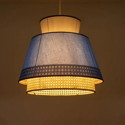 Φωτιστικό κρεμαστό SAIGE Boho 1xE27 IP20 με διάσταση Φ50xΥ45cm μπεζ μπαμπού πλέγμα με μπλε& γκρι υφασμάτινο καπέλο GloboStar® SAIGE 01918 Boho Κρεμαστό Φωτιστικό Πλέγμα Μονόφωτο 1 x E27 IP20 Μπεζ Ξύλο με Μπλε & Γκρι Ύφασμα - Μ50 x Π50 x Υ45cm