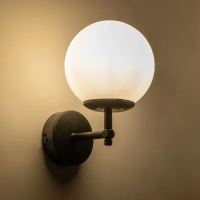 GloboStar® DALPH 203-0032 Vintage Επιτοίχιο Φωτιστικό Απλίκα Μονόφωτο 1 x E27 IP20 Μαύρο Μέταλλο με Λευκό Γυαλί - M18 x Π15 x Υ23cm