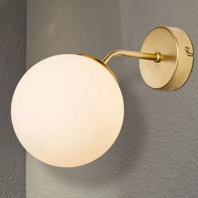 GloboStar® DALPH 203-0033 Vintage Επιτοίχιο Φωτιστικό Απλίκα Μονόφωτο 1 x E27 IP20 Χρυσό Μέταλλο με Λευκό Γυαλί - M15 x Π18 x Υ22.5cm