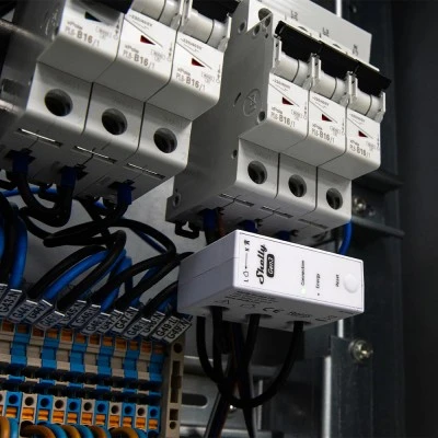 Μετρητής ενέργειας Shelly 3EM-63W Gen3 για την παρακολούθηση 3ων μονοφασικών ή ενός τριφασικού συστήματος σε ράγα, σύνδεση με καλώδια