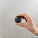 Shelly BLU Button Tough 1 σε μαύρο χρώμα με εμβέλεια 10m σε εσωτερικούς & 30m σε εξωτερικούς χώρους 