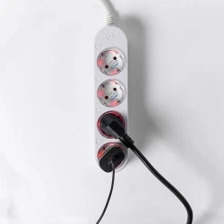 Πολύπριζο Shelly Power Strip 4 Gen4 λευκό με 4 ελεγχόμενες πρίζες που διαθέτουν μετρητές ισχύος 43x237x56 mm