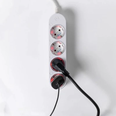 Πολύπριζο Shelly Power Strip 4 Gen4 λευκό με 4 ελεγχόμενες πρίζες που διαθέτουν μετρητές ισχύος 43x237x56 mm