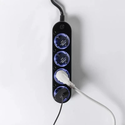 Πολύπριζο Shelly Power Strip 4 Gen4 μαύρο με 4 ελεγχόμενες πρίζες που διαθέτουν μετρητές ισχύος 43x237x56 mm