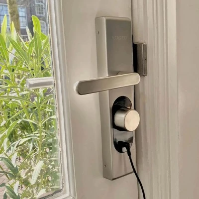 Φορτιστής μπαταριών LOQED Power Kit για τις επαναφορτιζόμενες μπαταρίες της έξυπνης κλειδαριάς Shelly LOQED Touch Smart Lock Φορτιστής μπαταριών LOQED Power Kit για τις επαναφορτιζόμενες μπαταρίες της έξυπνης κλειδαριάς Shelly LOQED Touch Smart Lock