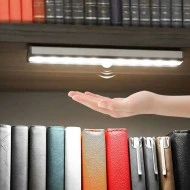 Επαναφορτιζόμενο LED φωτιστικό γραμμικό για ντουλάπες με ανιχνευτή κίνησης και διακόπτη on/off Επαναφορτιζόμενο LED φωτιστικό γραμμικό για ντουλάπες με ανιχνευτή κίνησης και διακόπτη on/off