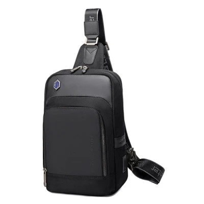 Τσάντα Crossbody ARCTIC HUNTER XB00116 αδιάβροχη μαύρη με θήκη για tablet & θύρα USB