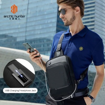 Τσάντα Crossbody ARCTIC HUNTER XB00116 αδιάβροχη μαύρη με θήκη για tablet & θύρα USB