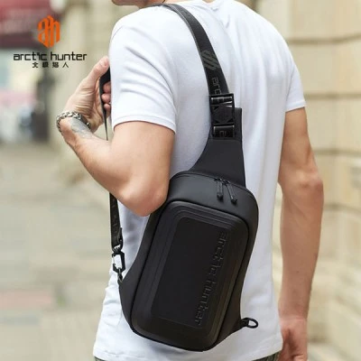 Τσάντα Crossbody ARCTIC HUNTER XB00126 αδιάβροχη μαύρη με πληθώρα θηκών για μικροαντικείμενα