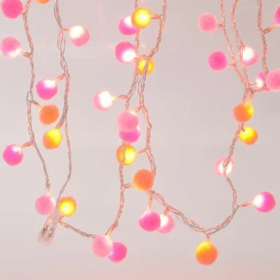 100 Led σε σειρά θερμό φως με λευκές-ροζ υφασμάτινες μπάλες με μετασχηματιστή και διάφανο καλώδιο