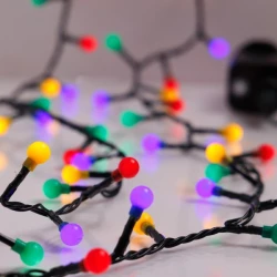 Σειρα, 500 led 3mm, με πολυχρωμεσ μπαλιτσεσ 0,9cm, 31v μετασχηματιστη, 8 προγραμματα & μνημη, πρασινο pvc καλωδιο, πολυχρωμο led, ανα 3cm, προεκταση παροχησ 3m, ip44