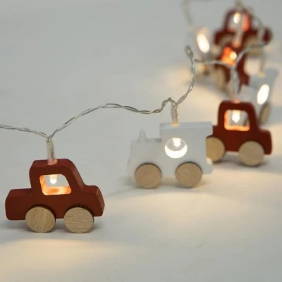 Γιρλάντα με 10 led σε θερμό φως και διακοσμητικά ξύλινα αμάξια τροφοδοσία με μπαταρίες 3ΧΑΑ χρονοδιακόπτη και διάφανο pvc καλώδιο IP20