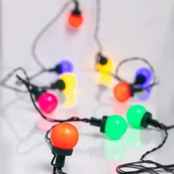 20 led σε σειρά πολύχρωμες μπαλίτσες ,σταθερό με 31v μετασχηματιστή & πράσινο pvc καλώδιο IP44