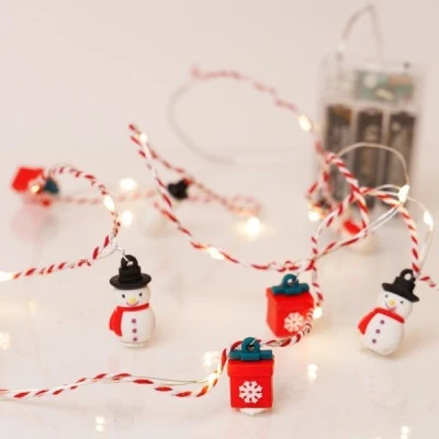 20 mini led χιονάνθρωπος & κουτί δώρου σε θερμό λευκό led μπαταρία 3xΑΑ με χρονοδιακόπτη & κόκκινο- λευκό χάλκινο καλώδιο IP20