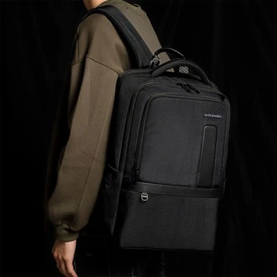 Τσάντα πλάτης ARCTIC HUNTER με θήκη laptop 15.6" με χωρητικότητα 27L με θύρα USB μαύρη