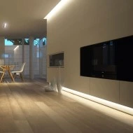 Προφίλ αλουμινίου επίτοιχο δαπέδου 2000x39x8,8mm με γωνία δέσμης 45° IP20