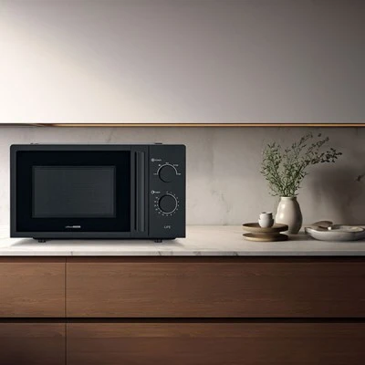 Φούρνος μικροκυμάτων LIFE μWave 700W 20L σε μαύρο χρώμα με περιστρεφόμενο γυάλινο δίσκο διαμέτρου 25.5cm Φούρνος μικροκυμάτων LIFE μWave 700W 20L σε μαύρο χρώμα με περιστρεφόμενο γυάλινο δίσκο διαμέτρου 25.5cm