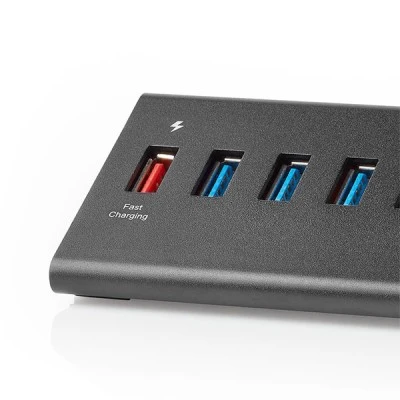 USB 3.0 Hub 7 θυρών + 1 θύρα QC3.0 με τροφοδοτικό σε μαύρο χρώμα.