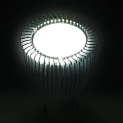 Λάμπα led ισχύος GU10 6W 230V ντιμαριζόμενη 6000k ψυχρό λευκό φως δέσμης 30° 330 lumen