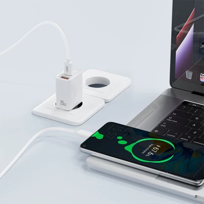 Universal φορτιστής 2 θυρών USB-A & USB-C PD20W/QC18W με αποσπώμενο καλώδιο USB type-C σε λευκό χρώμα Universal φορτιστής 2 θυρών USB-A & USB-C PD20W/QC18W με αποσπώμενο καλώδιο USB type-C σε λευκό χρώμα