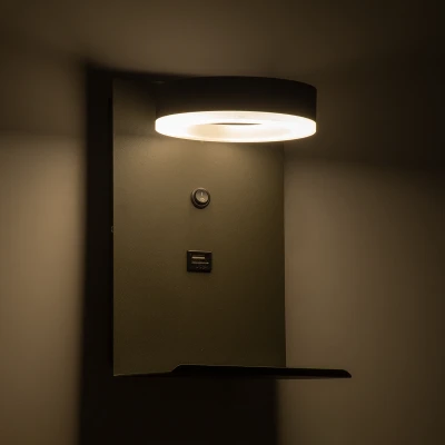 Επιτοίχιο φωτιστικό LED kelvo® CROWN με φορτιστή USB 5W 550lm φυσικό λευκό 4500K γκρι ανθρακί ματ 15x15x23cm