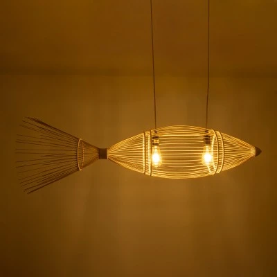 GloboStar® FISH 01927 Μοντέρνο Κρεμαστό Φωτιστικό Οροφής  2 x E27 AC 220-240V IP20 - Μ130 x Π42 x Υ42cm - Μπεζ Ξύλινο Πλέγμα
