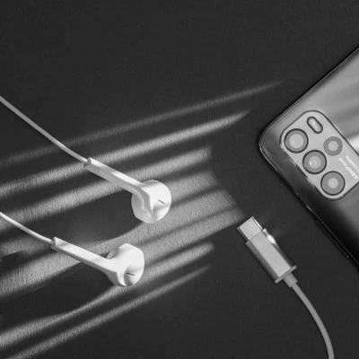 Ακουστικά ψείρες in-ear USB-C με μικρόφωνο Kruger&Matz C2 σε λευκό χρώμα Ακουστικά ψείρες in-ear USB-C με μικρόφωνο Kruger&Matz C2 σε λευκό χρώμα