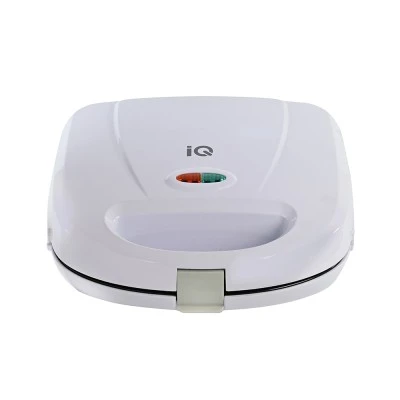 Τοστιέρα λευκή IQ ST-611 750W με αντικολλητικές πλάκες και εργονομικό κλείδωμα