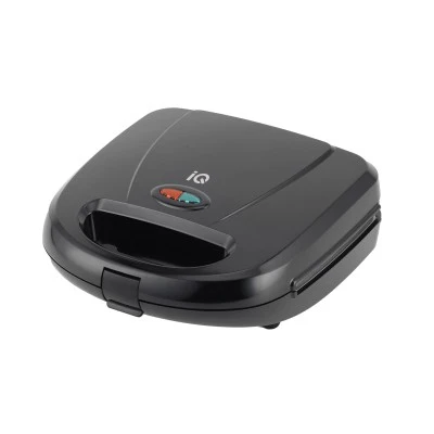 Τοστιέρα μαύρη IQ ST-611 750W με αντικολλητικές πλάκες και εργονομικό κλείδωμα