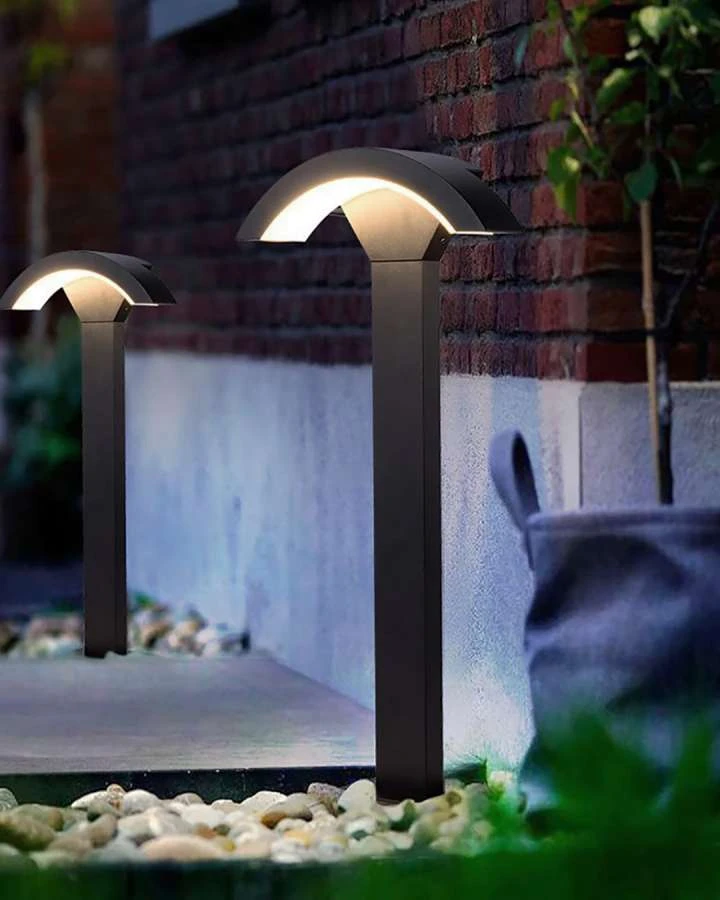 Φωτιστικό κήπου LED 18W με θερμό φως 3000K 0,60cm σε μαύρο χρώμα